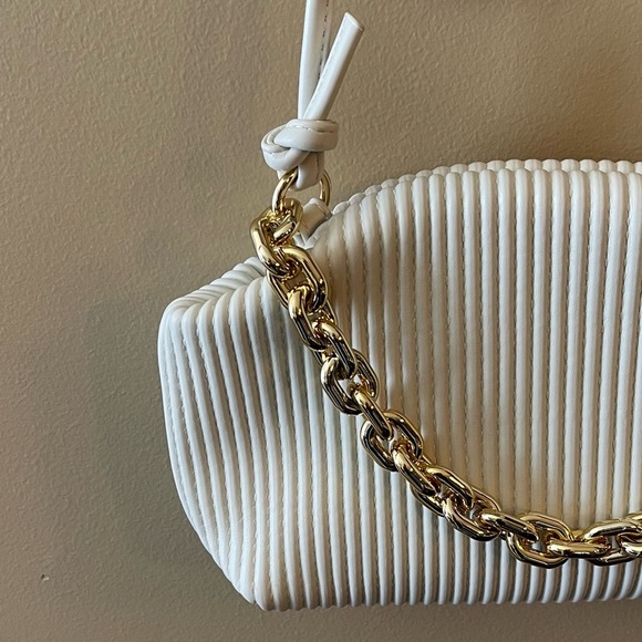 URBAN Expressions Crossbody Bag - Picture 8 of 9